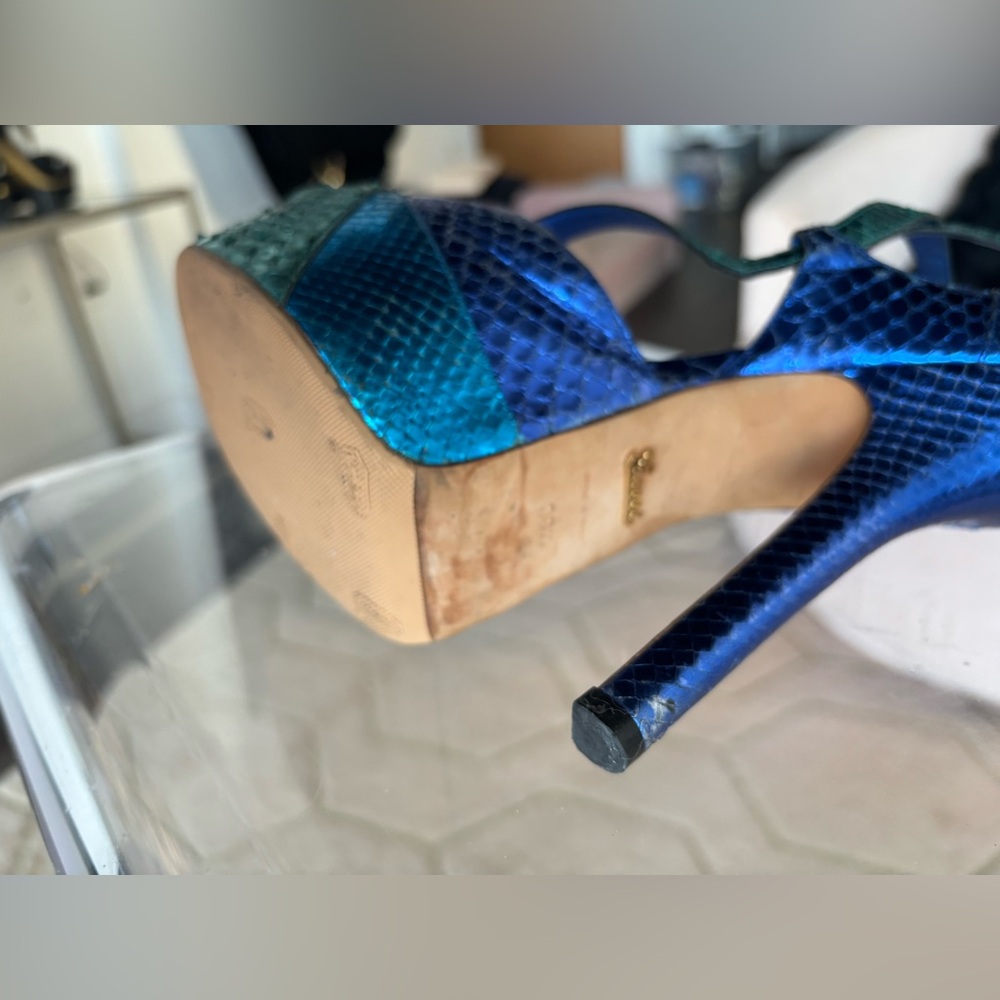 Vintage Gucci snakeskin platform heels - Picture 4 of 10